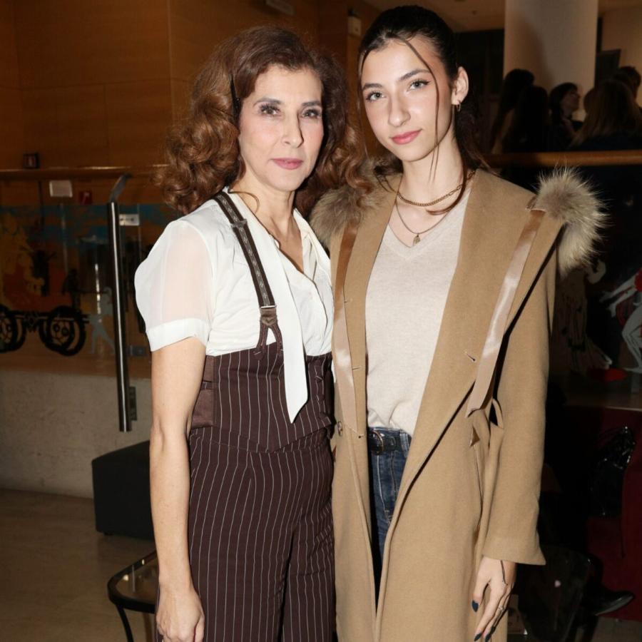 Μοιάζουν σαν δύο σταγόνες νερό: Πανύψηλη και κούκλα η 18χρονη κόρη της Μαρίας Παπαλάμπρου, Φαίδρα