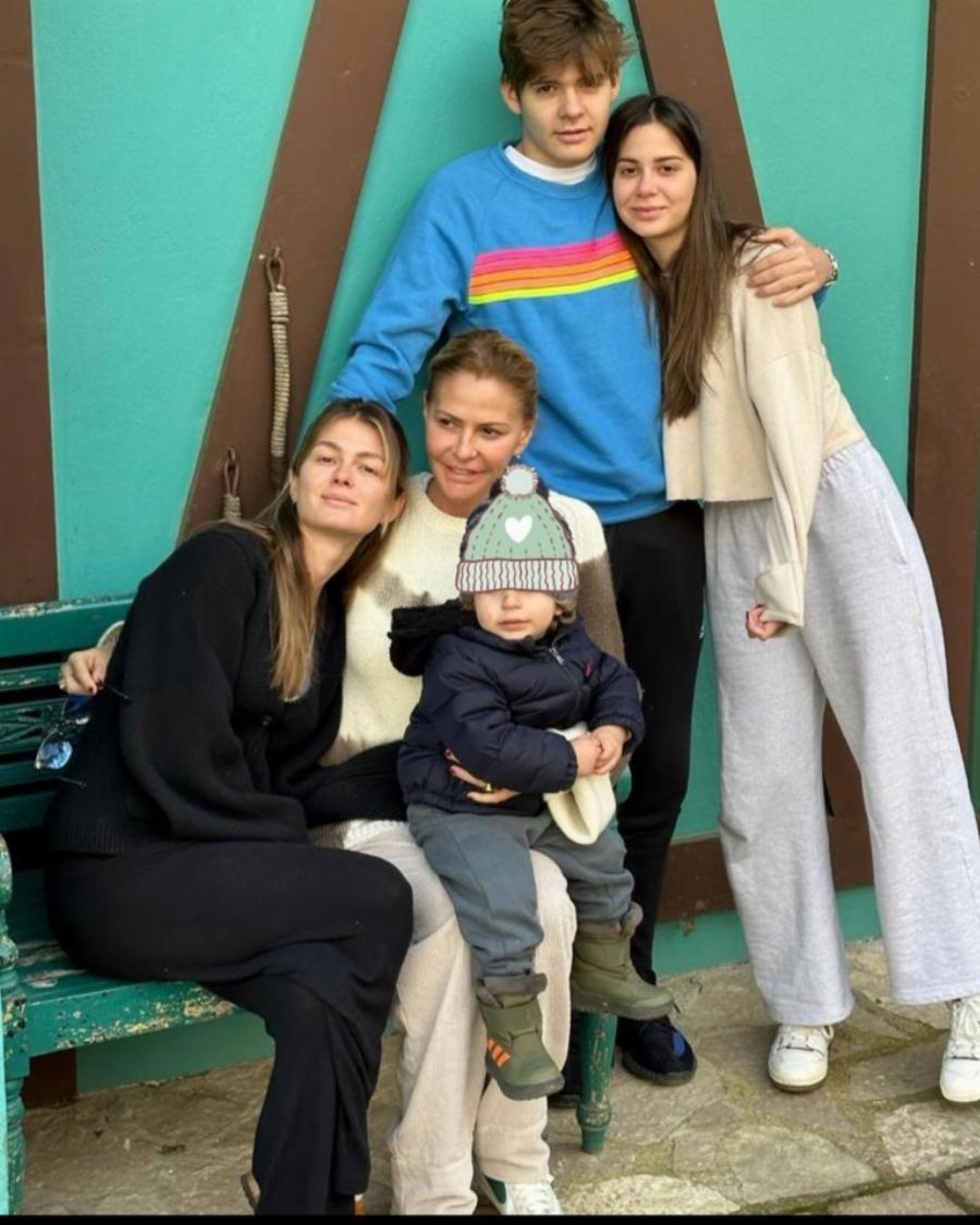 Χαρούμενοι γονείς η Τζένη Μπαλατσινού και ο Πέτρος Κωστόπουλος: Μαθεύτηκαν τα ευχάριστα για την κόρη τους, Αλεξάνδρα