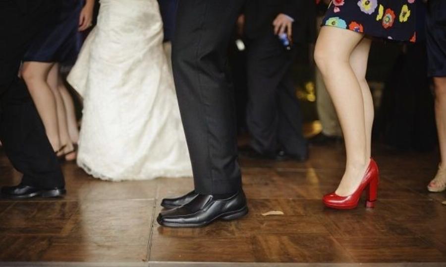 Εξομολόγηση γυναίκας: «Ο άντρας της κόρης μου με φλερτάρει και μου αρέσει πολύ – Τι να κάνω;»