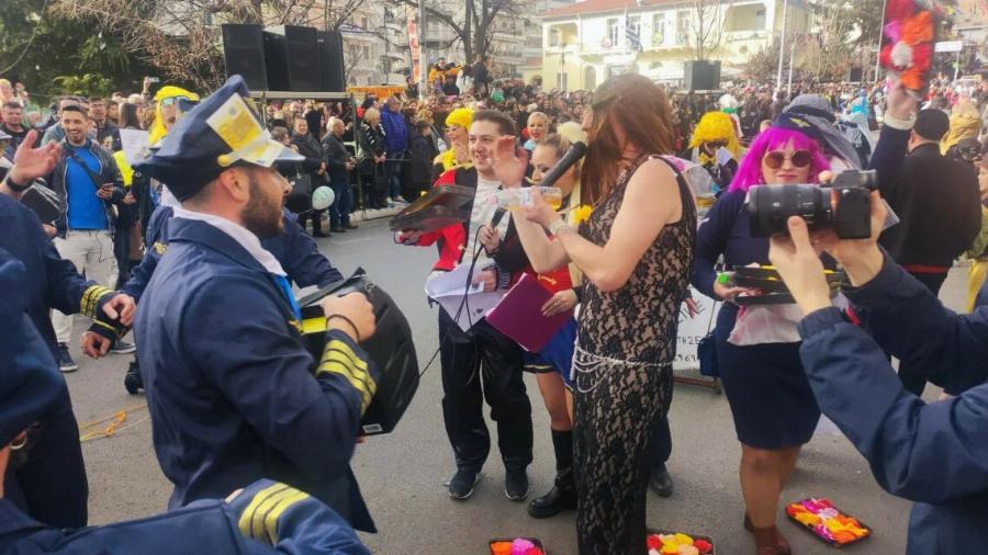 Μπισμπίκης – Βανδή έγιναν πρώτο θέμα στο καρναβάλι: Τρελό γέλιο με τους καρναβαλιστές στη Κοζάνη και με το δρώμενο του διάσημου ζευγαριού