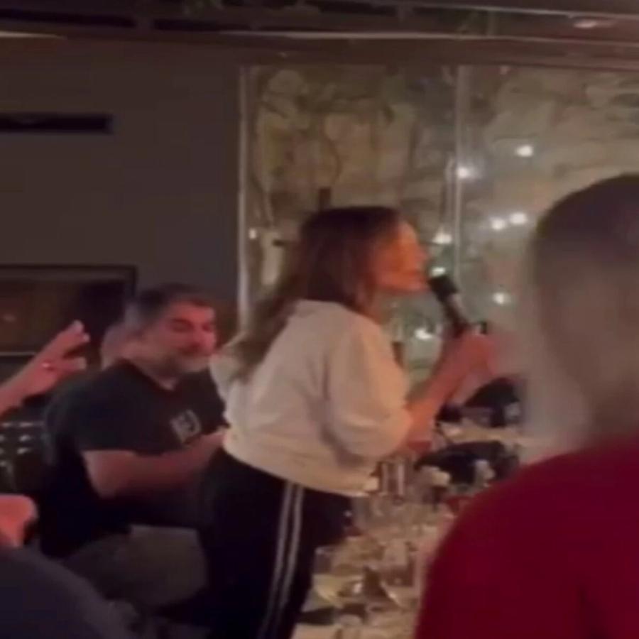 Απόλαυσε γαρίδες και καλαμαράκια στα πόδια του: Νέο σούσουρο με Βανδή – Μπισμπίκη, τους κοιτούσαν όλοι στο μαγαζί