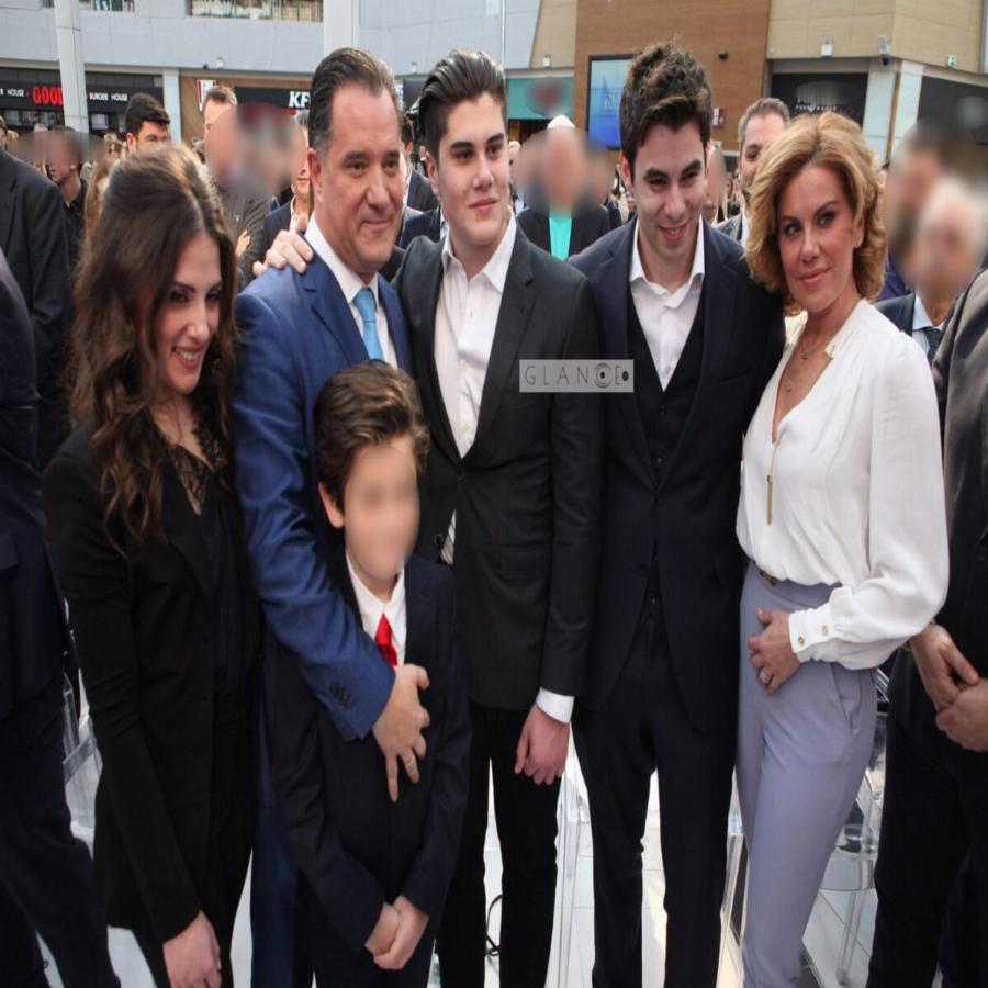 Σαν δύο σταγόνες νερό: Η Θεοδώρα Μανωλίδου είναι η άγνωστη κόρη της Ευγενίας από τον πρώτο της γάμο