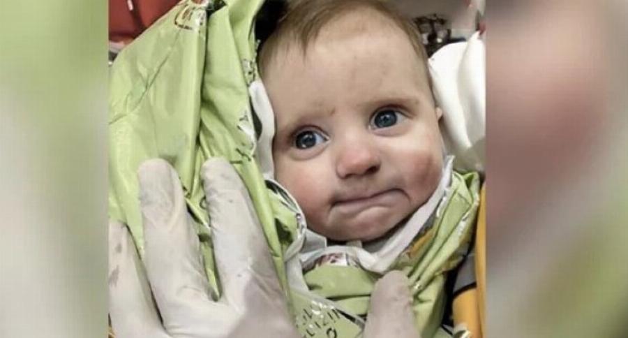 Δάκρυσε ο πλανήτης: Μωρό δύο μηνών διασώθηκε στη Τουρκία μετά από 128 ώρες, φωτογραφίζεται χαμογελαστό
