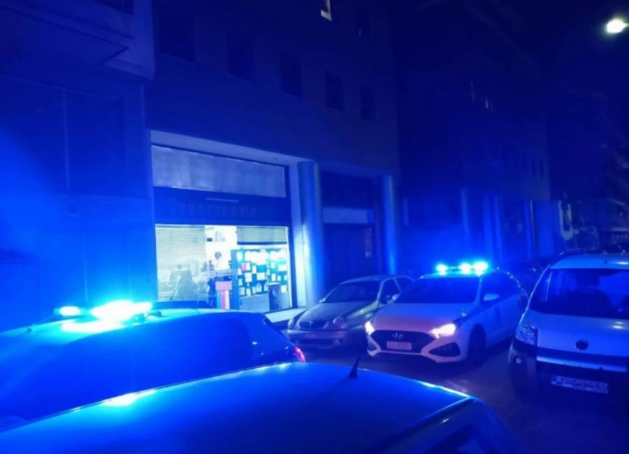 Τρίκαλα: Νεκρή γυναίκα που έπεσε από τον 3ο όροφο, την βρήκε η κόρη της και έπαθε κρίση πανικού