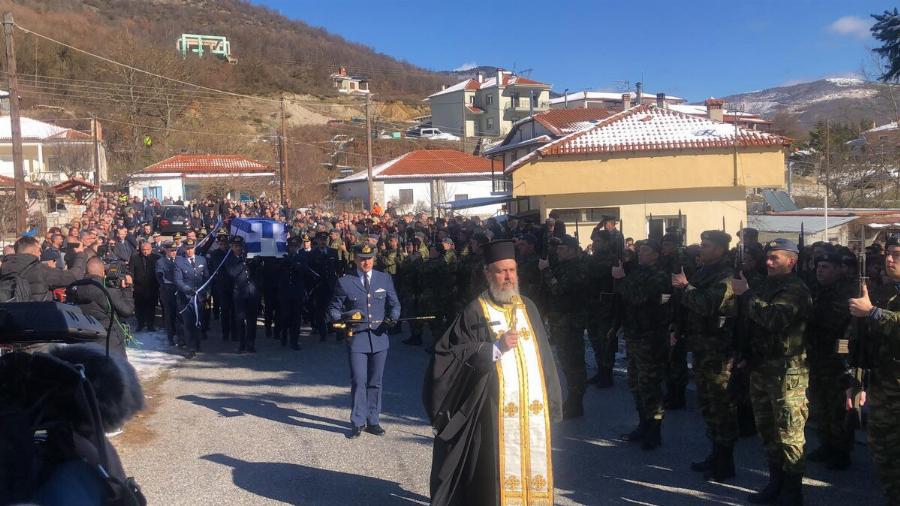 Δάκρυσε και ο Θεός στη κηδεία του Ευστάθιου Τσιτλακίδη: Ο συνάδελφός του που επρόκειτο να τον παντρέψει μετέφερε το ξίφος και το πηλήκιό του