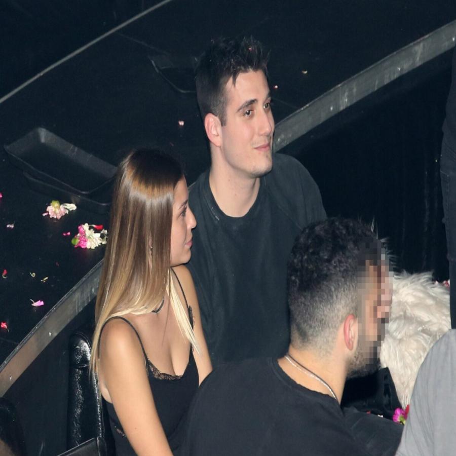 Τρελά ερωτευμένος ο Γιώργος Κακοσαίος: Η βραδινή έξοδος, οι αγκαλιές και τα φιλιά με νεαρή καλλονή κοπέλα