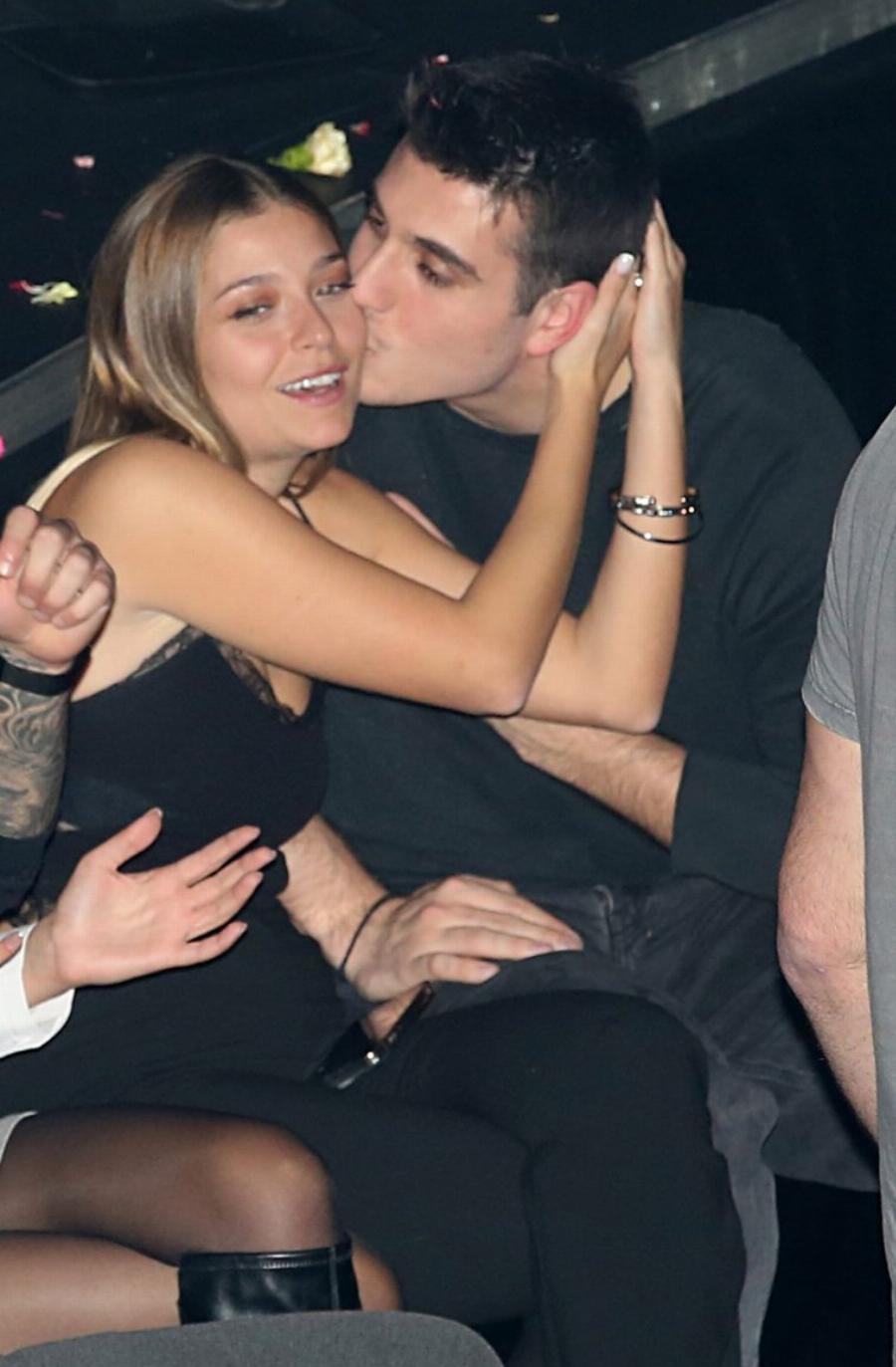 Τρελά ερωτευμένος ο Γιώργος Κακοσαίος: Η βραδινή έξοδος, οι αγκαλιές και τα φιλιά με νεαρή καλλονή κοπέλα