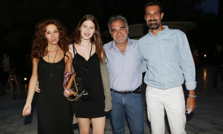 Ψηλός αεροπόρος και ένας κούκλος: Αυτός είναι ο “άγνωστος” γιος του Γιάννη Μποσταντζόγλου, ο Μέντης και η ομοιότητα με τον πατέρα του