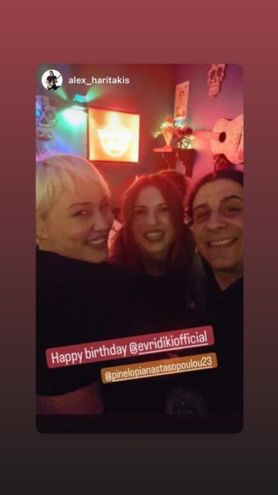 Δεν της φαίνεται καθόλου: Η Ευρυδίκη αποκάλυψε την ηλικία της και μας φανερώνει πόσα χρόνια περνάει τον σύζυγό της