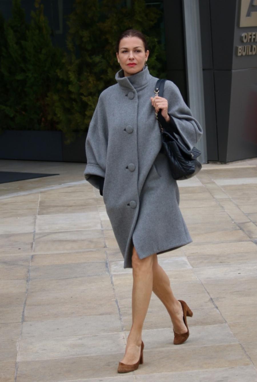 «Μαγνήτισε» όλα τα βλέμματα: Το απίθανο λουκ της Τζίνας Αλιμόνου, σταματούσαν όλα τα αμάξια να την κοιτάξουν