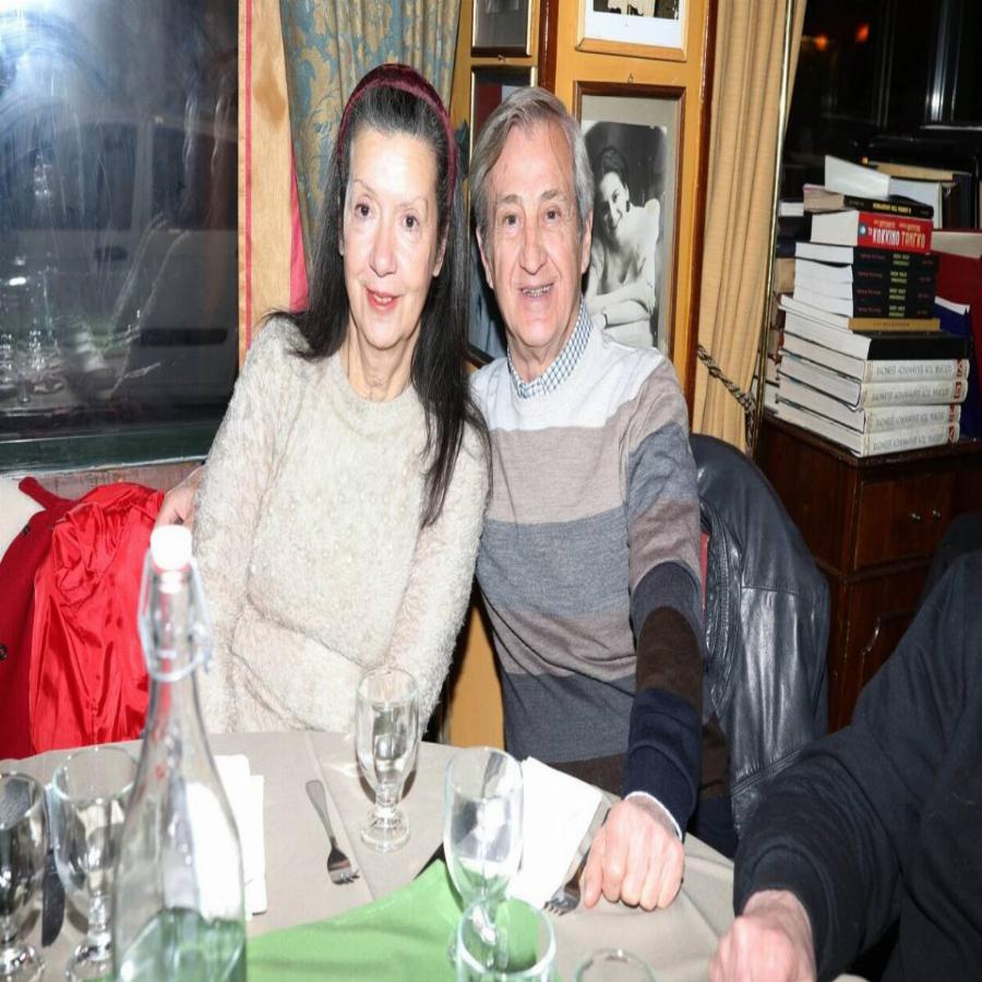 Ο Σωτήρης Τζεβελέκος γοητευτικός και στα 77: Πώς είναι σήμερα ο Σωτήρης Τζεβελέκος, η σπάνια εμφάνιση με την πανέμορφη ηθοποιό σύζυγό του