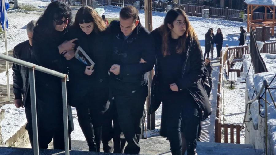 Δάκρυσε και ο Θεός στη κηδεία του Ευστάθιου Τσιτλακίδη: Ο συνάδελφός του που επρόκειτο να τον παντρέψει μετέφερε το ξίφος και το πηλήκιό του