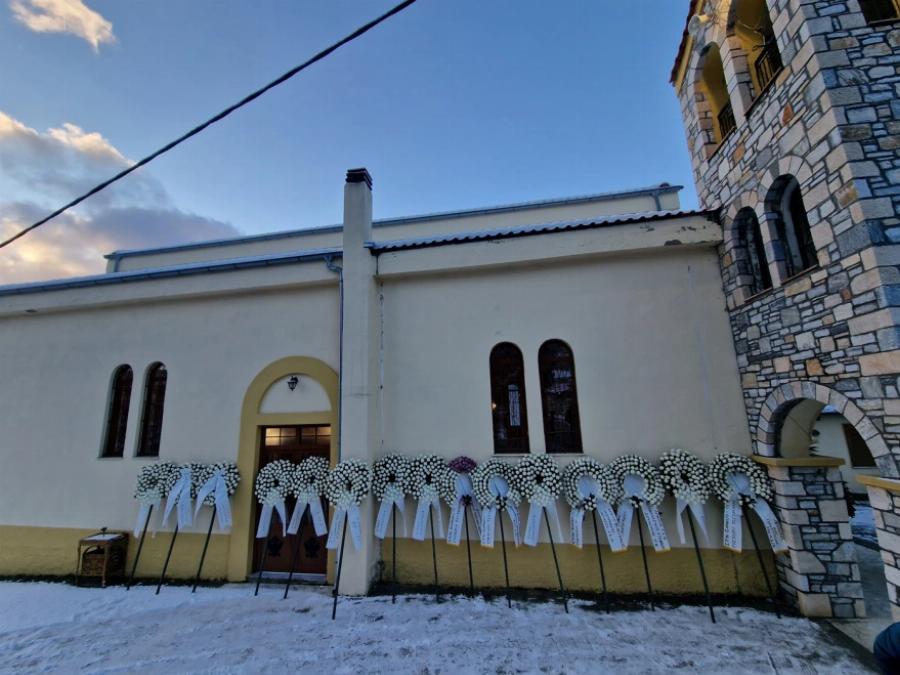 Ανείπωτος θρήνος στη κηδεία του Ευστάθιου Τσιτλακίδη: Κατέρρευσαν οι γονείς και η αρραβωνιαστικιά του