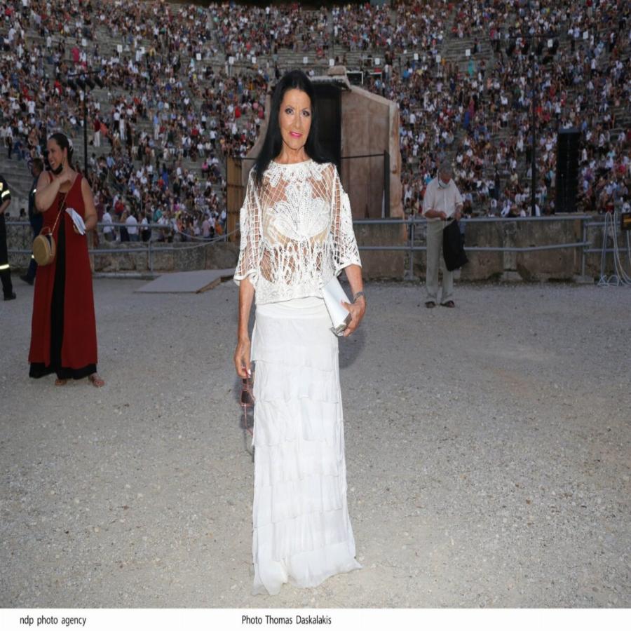 Τα μυστικά νεότητας της Ζωζώς Σαπουτζάκη: Η 89χρονη κοιμάται 8 ώρες, δεν τρώει γλυκά και προσέχει τη διατροφή της