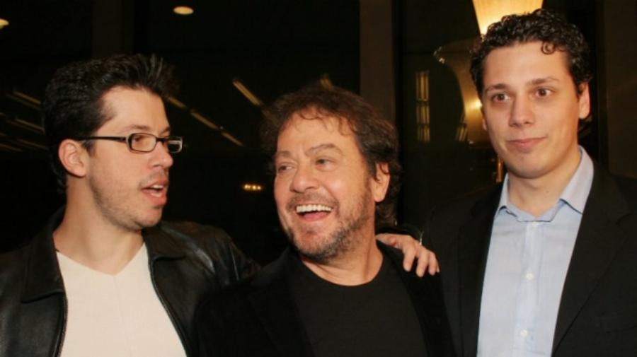 Λίγοι τον γνωρίζουν: Αυτός είναι ο άγνωστος γιος του Πάριου που δεν μιλάει κανείς γι’ αυτόν