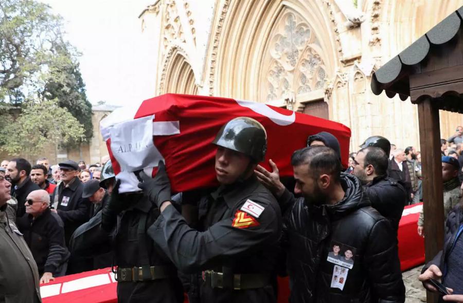 Λύγισαν και οι πέτρες: Με μία μπάλα βόλεϊ το τελευταίο αντίο στη σχολική ομάδα που χάθηκε στα ερείπια στη Τουρκία