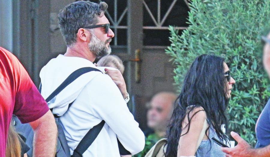 Πάνος Ιωαννίδης: Η καλλονή, δικηγόρος σύντροφος του σε σπάνια εμφάνιση αγκαλιά με το νεογέννητο γιο τους