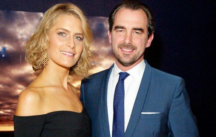 Δεν πέρασε απαρατήρητη: Η Τατιάνα Μπλάτνικ φόρεσε σαγιονάρες στη χιονοθύελλα και πήγε για ψώνια