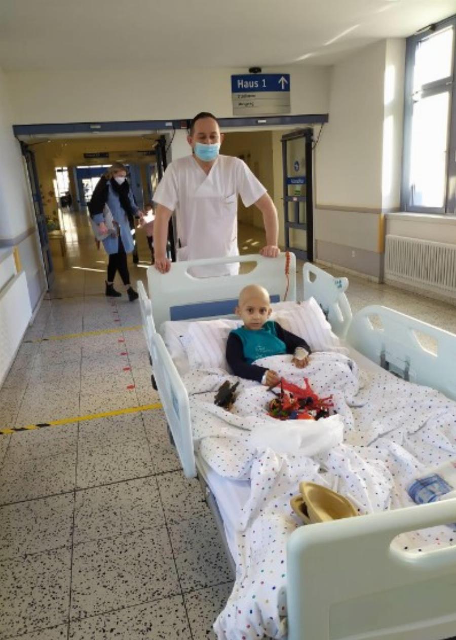 Ο άθλος του μικρού Ηρακλή: Ο μικρός πάλεψε τρία χρόνια με τον καρκίνο και τελικά τον νίκησε