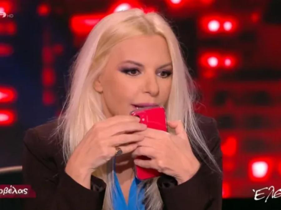 Γιώργος Θεοφάνους: “Ήμουν με το ψηλοτάκουνο μέσα στη Συγγρού και ο Καρβέλας με έβριζε, που να ήξερε πως ήμουν ντυμένος”