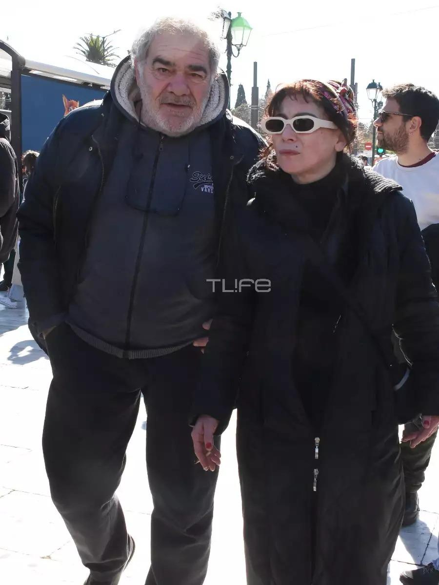 Αναστάτωσε τον γυναικείο πληθυσμό ο Βασίλης Μπισμπίκης: Εικόνες από τη διαμαρτυρία στο Σύνταγμα