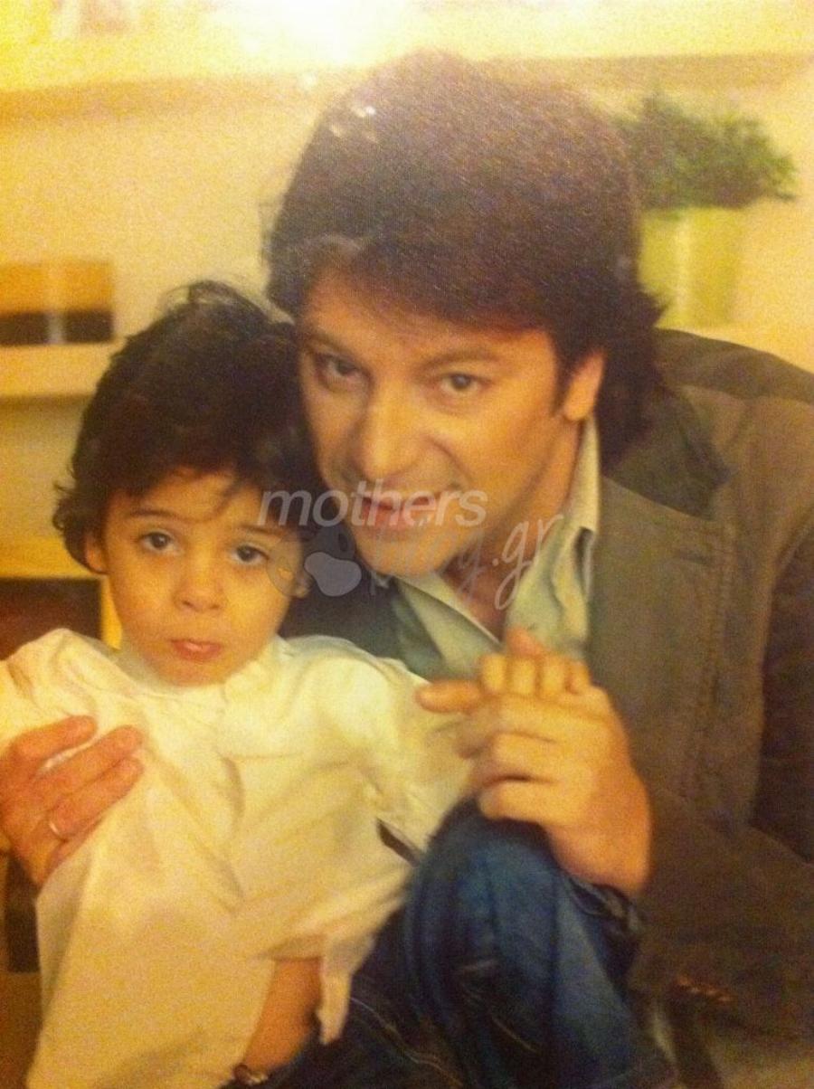 Είναι πάντα δίπλα τους: Οι επώνυμοι Έλληνες γονείς που μεγαλώνουν παιδιά με ειδικές ανάγκες