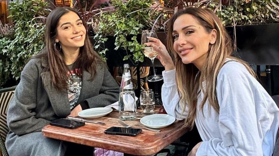 Ντύθηκε, στολίστηκε και μοιάζει με μοντέλο: Η κόρη της Δέσποινας Βανδή γιόρτασε στο Λονδίνο τα γενέθλιά της