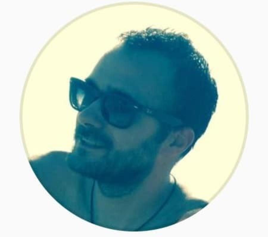 Γοητευτικός μελαχρινός και χαμηλών τόνων: Αυτός είναι ο αδερφός του ζεν πρεμιέ Μιχάλη Λεβεντογιάννη και η απίστευτη ομοιότητα