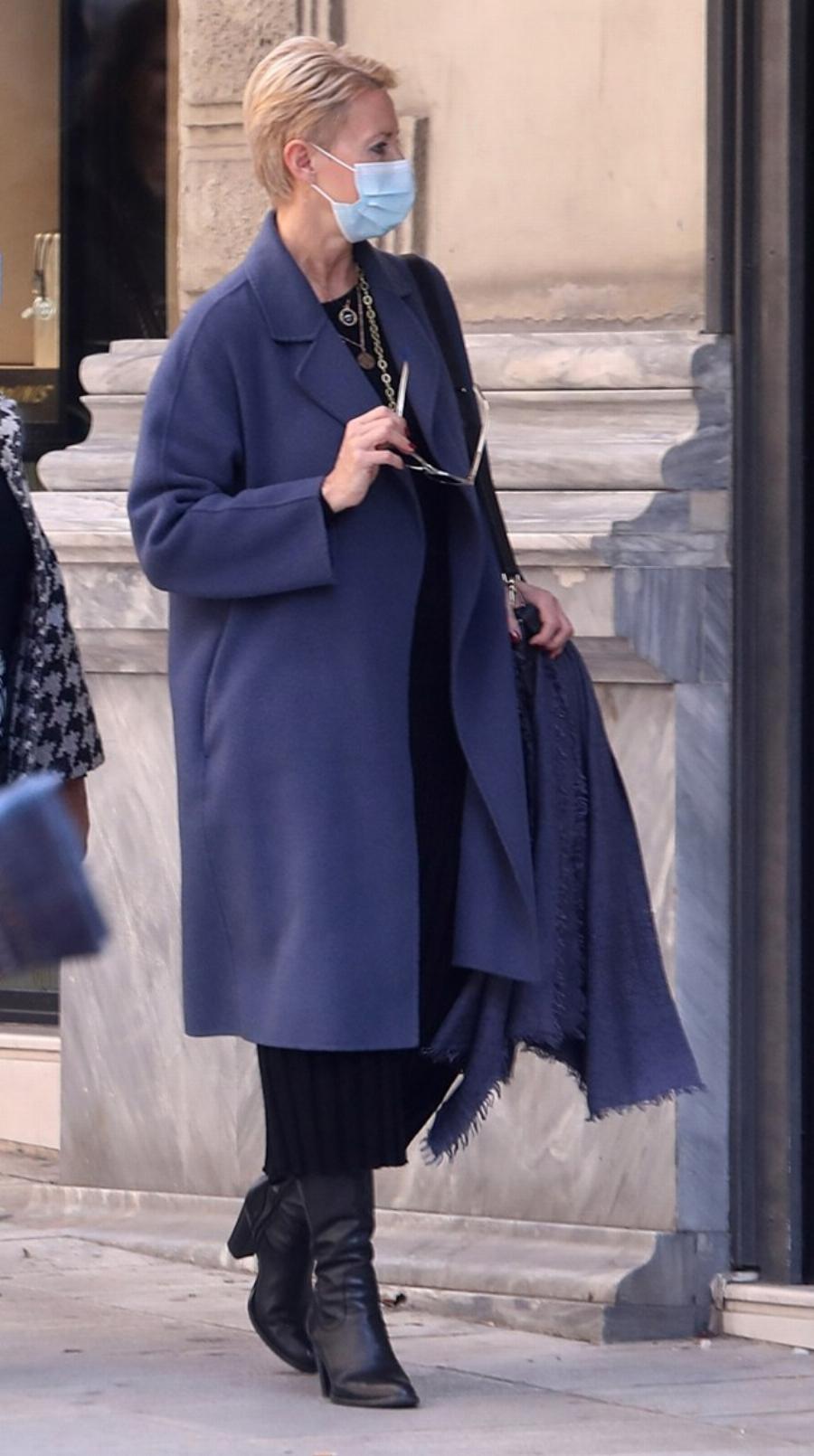 Η «Νταϊάνα» της Ελλάδας: Σούσουρο στο κέντρο της Αθήνας με την εμφάνιση της Νατάσας Παζαΐτη