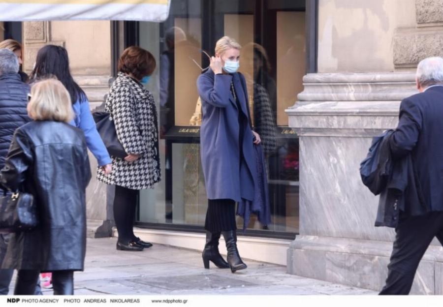 Η «Νταϊάνα» της Ελλάδας: Σούσουρο στο κέντρο της Αθήνας με την εμφάνιση της Νατάσας Παζαΐτη