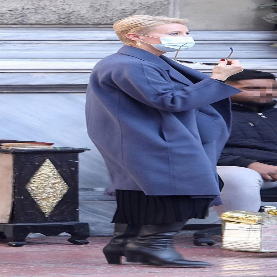 Η «Νταϊάνα» της Ελλάδας: Σούσουρο στο κέντρο της Αθήνας με την εμφάνιση της Νατάσας Παζαΐτη