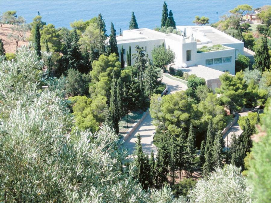 Με ελικοδρόμιο και τεράστια πισίνα: Ένα παλάτι των 15.000.000 ευρώ για τον Παύλο και τη Μαρί Σαντάλ, στις Σπέτσες
