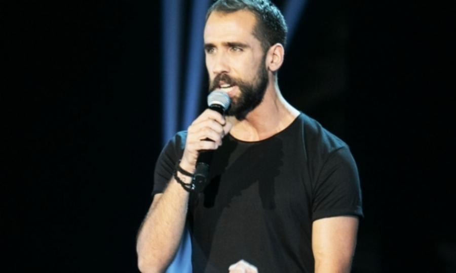 Βασίλης Πορφυράκης: «Ο Πασχάλης Τερζής φώναζε 60 σερβιτόρους και λουλουδούδες στο καμαρίνι του και έδινε 100€ στον καθένα»