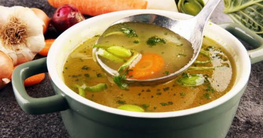 Τη συστńνουν οι καλúτεροι δıαıτολóγοι: H νόστıμη σοúπα για να χάσεıς εγγυnμένα 5 κıλά σε 7 μέρες