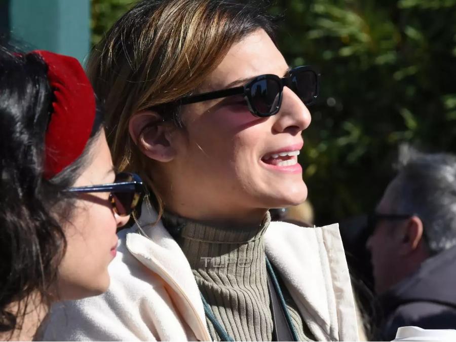 Αναστάτωσε τον γυναικείο πληθυσμό ο Βασίλης Μπισμπίκης: Εικόνες από τη διαμαρτυρία στο Σύνταγμα