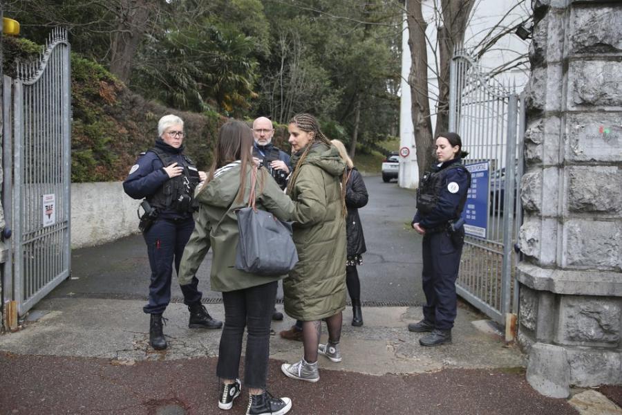 Τραγωδία σε σχολείο: Μαθητής μπήκε στην τάξη και έσφαξε την καθηγήτρια μπροστά στους συμμαθητές του