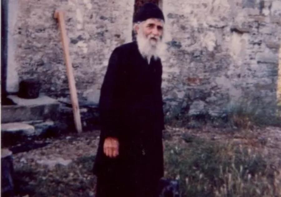 Γέροντας Παΐσιος: Η συμβουλή για το καλύτερο μνημόσυνο για τους κεκοιμημένους