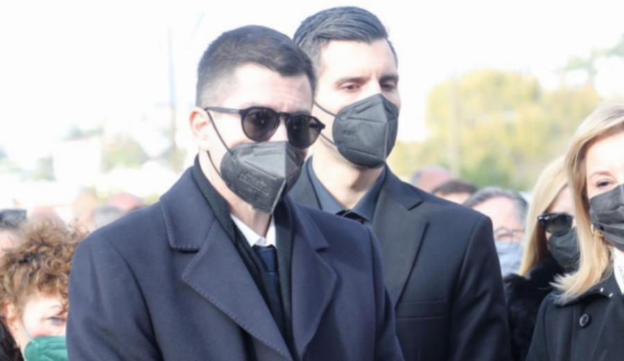 Ξέσπασε «εμφύλιος» στην οικογένεια Τράγκα: Εξώδικο από τον γιο στη Μαρία Καρρά για τα ακίνητα σε Λας Βέγκας και Ουάσινγκτον