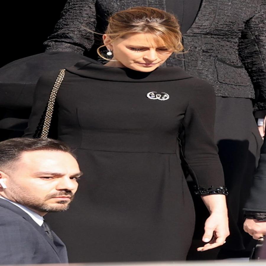 Δεν πέρασε απαρατήρητη: Η Τατιάνα Μπλάτνικ φόρεσε σαγιονάρες στη χιονοθύελλα και πήγε για ψώνια