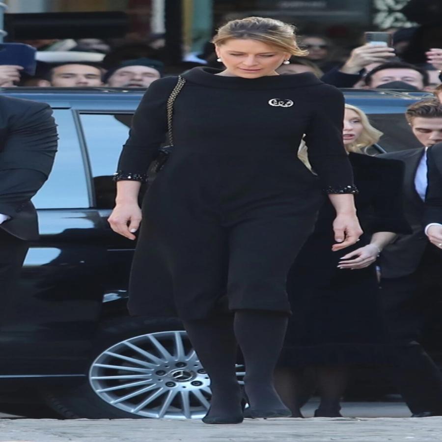 Δεν πέρασε απαρατήρητη: Η Τατιάνα Μπλάτνικ φόρεσε σαγιονάρες στη χιονοθύελλα και πήγε για ψώνια