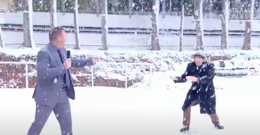 Δημήτρης Καμπουράκης – Παναγιώτης Στάθης: Βγήκαν έξω από το στούντιο και έπαιξαν χιονοπόλεμο