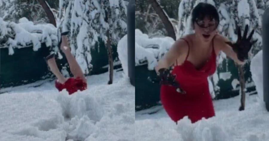 Έβαλε ψηλοτάκουνα και έφαγε την τούμπα της χρονιάς: Η Δήμητρα Αλεξανδράκη βγήκε στα χιόνια και γέλασαν μέχρι και χιονάνθρωποι