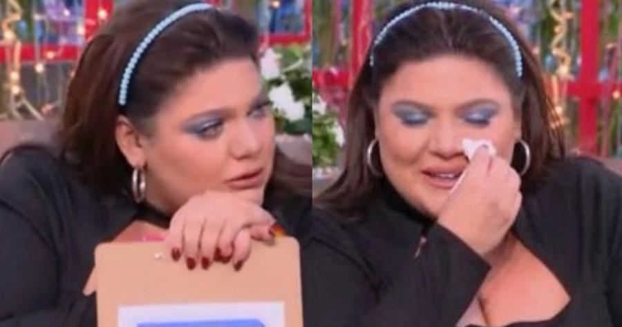 Ξέσπασε σε κλάματα η Δανάη Μπάρκα: «Σας ζητώ συγγνώμη» είπε η παρουσιάστρια σκουπίζοντας τα δάκρυά της