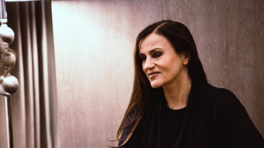 Καρυοφυλλιά Καραμπέτη: «Είμαι 64 χρόνων και το δηλώνω ως τύχη και ευλογία που έφτασα έως εδώ, υγιής και δημιουργική»