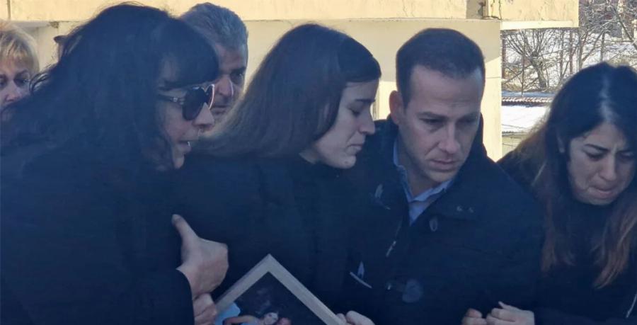 Γαμπρός κηδεύτηκε ο Σμηναγός Τσιτλακίδης: Δραματικές στιγμές στο Νευροκόπι από τις κραυγές της τραγικής μάνας του αδικοχαμένου Ίκαρου