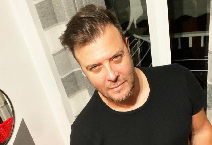 Σφόδρα ερωτευμένος ο Λάμπης Λιβιεράτος: Ποια είναι η εντυπωσιακή τραγουδίστρια που του έκλεψε την καρδιά