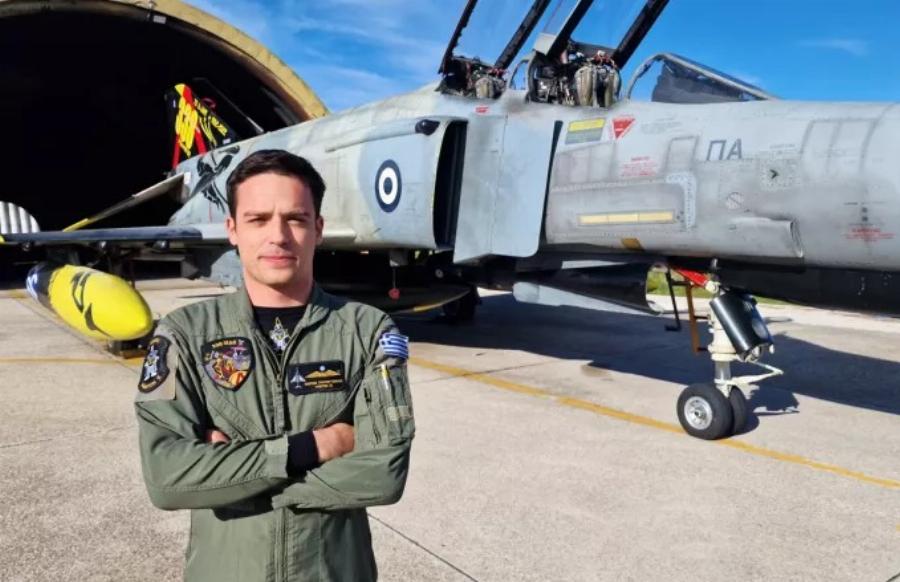 Θρήνος για τον θάνατο του 29χρονου Υποσμηναγού Τουρούτσικα: «Τσακίζει κόκαλα» η μητέρα του με το μεγαλείο της ψυχής της