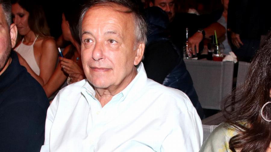 Τελικά δεν τον ξύπνησαν: Δύσκολες ώρες για τον Ανδρέα Μικρούτσικο, δυστυχώς ανακοινώθηκε η παραμονή στη ΜΕΘ