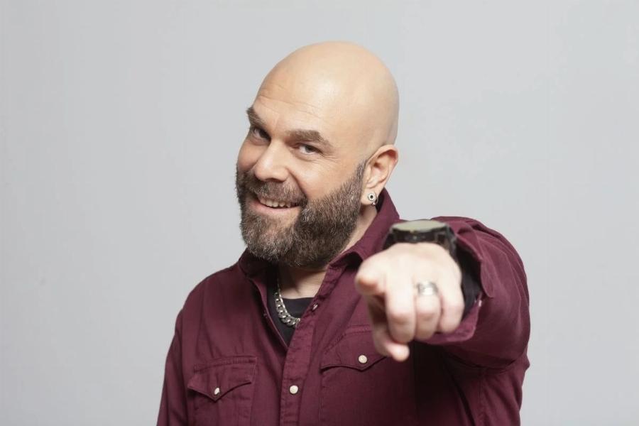 «Τσακίζει κόκαλα» ο Stavento: Το νέο του τραγούδι είναι αφιερωμένο στον νεκρό πατέρα του