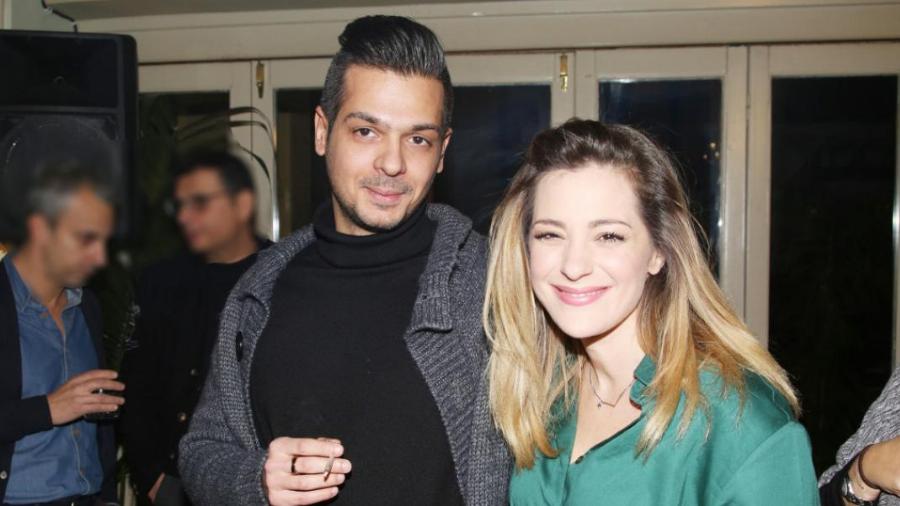 Όμορφος ψηλός και μελαχρινός: Αυτός είναι ο “άγνωστος” σύζυγος της Νατάσσας Μποφίλιου που τον κρατούσε κρυφό για χρόνια